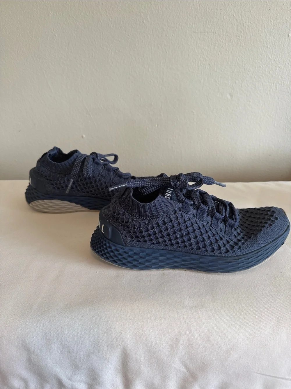 NOBULL WoMen’s Form Fitting Knit Lace-Up Sneakers in Navy. Sz 8.